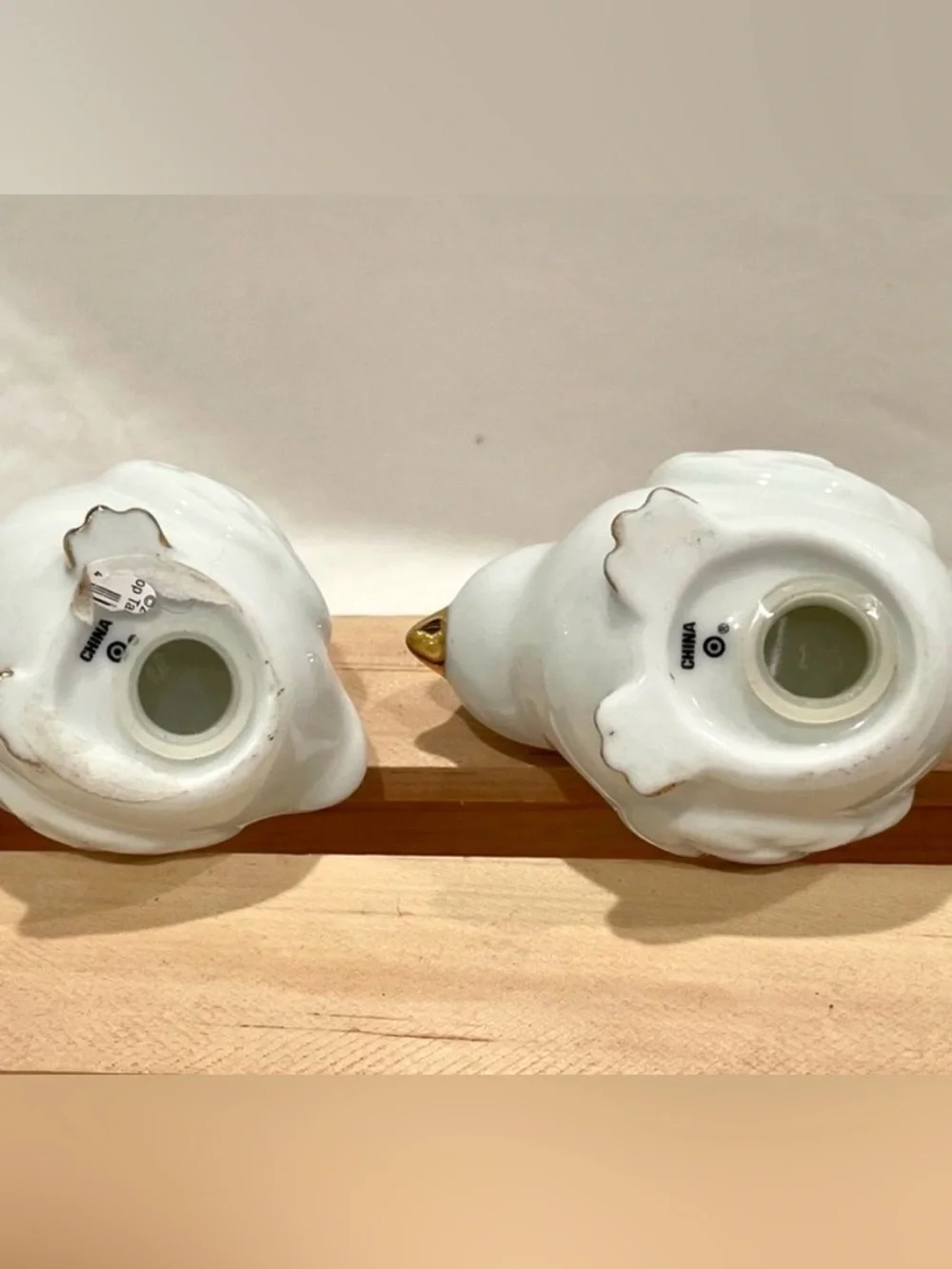 Adorable Target White Chicks Salt & Pepper Shakers w Gold Accents | EUC